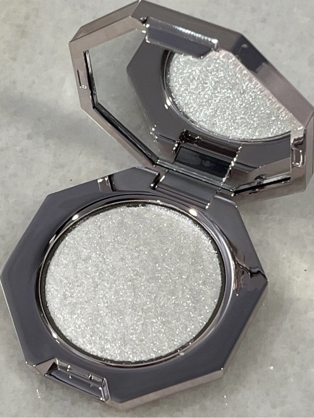 Fenty Beauty Diamond Bomb All-Over Diamond Viel How Many Carats? 0.09oz Travel